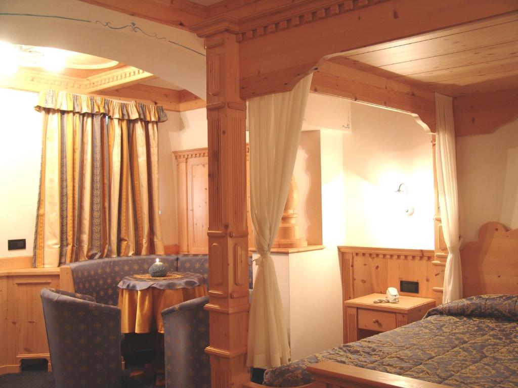 Hotel Cristallo Passo San Pellegrino Camera foto