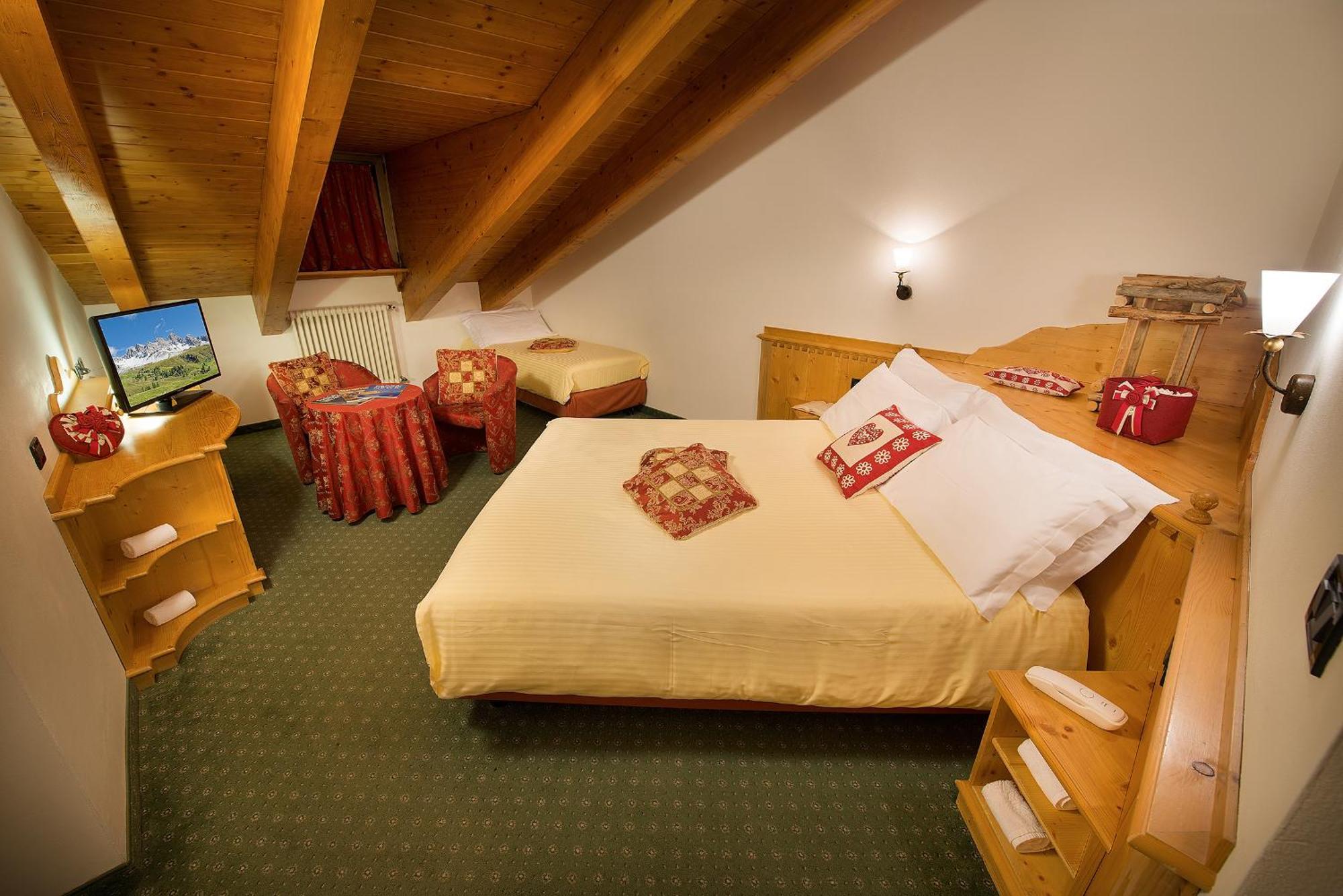 Hotel Cristallo Passo San Pellegrino Esterno foto