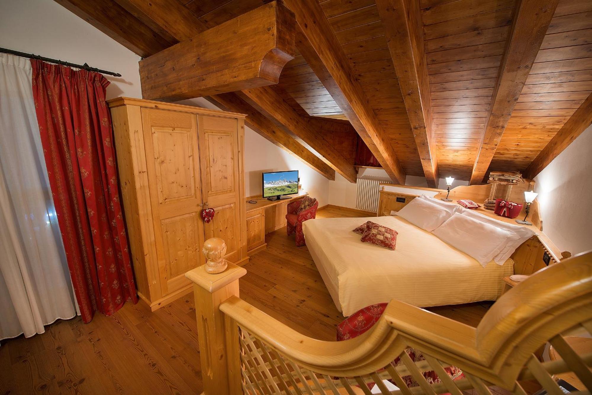 Hotel Cristallo Passo San Pellegrino Esterno foto