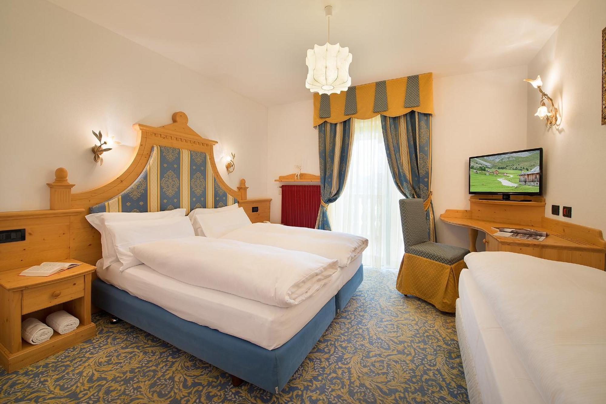 Hotel Cristallo Passo San Pellegrino Esterno foto