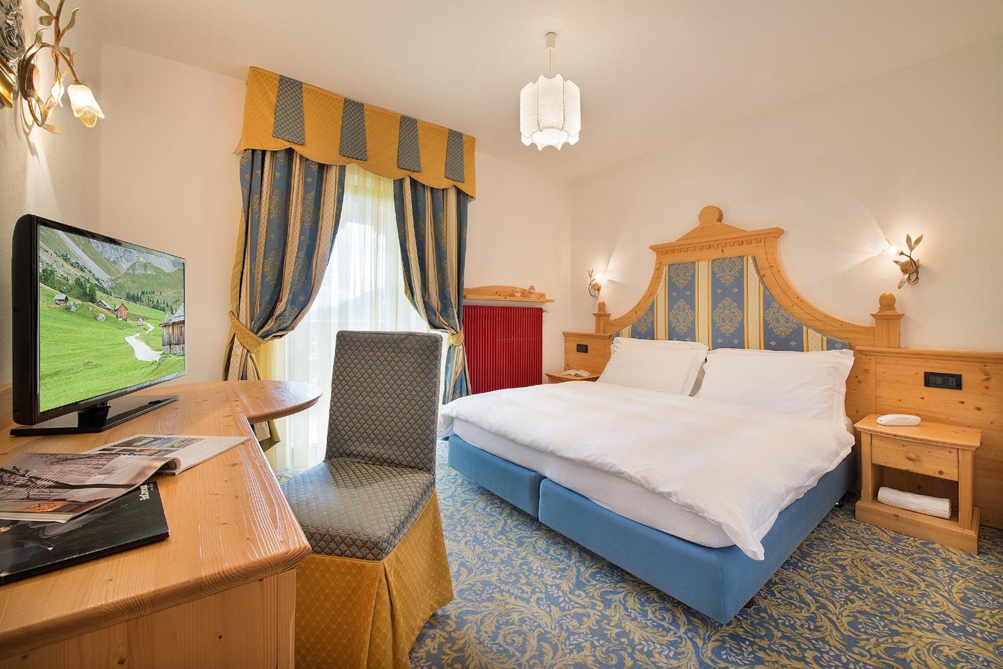 Hotel Cristallo Passo San Pellegrino Esterno foto