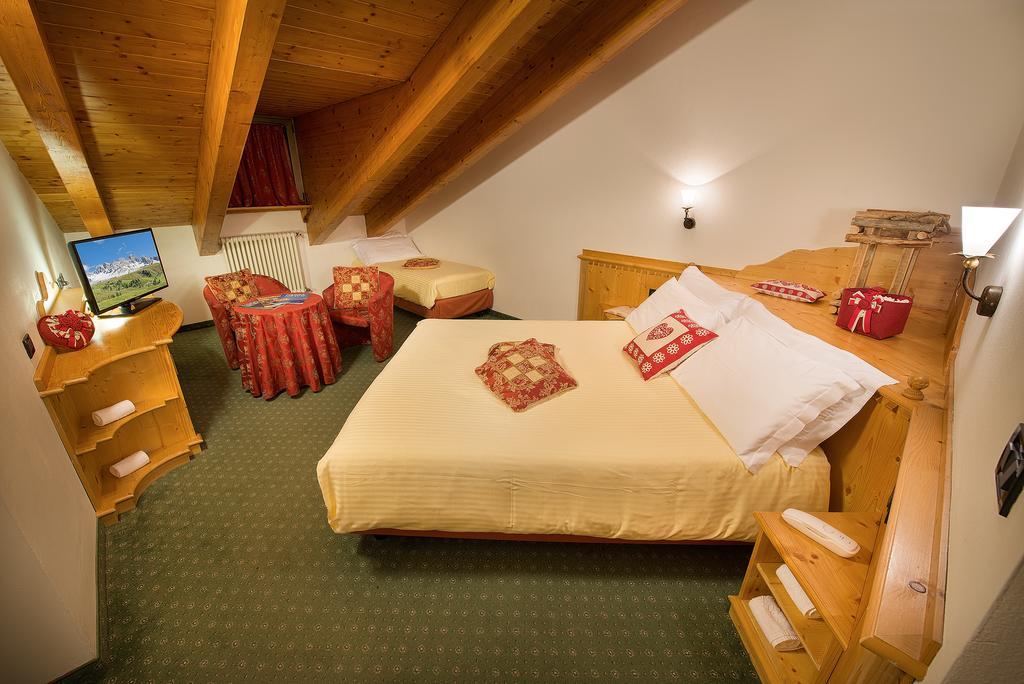 Hotel Cristallo Passo San Pellegrino Camera foto