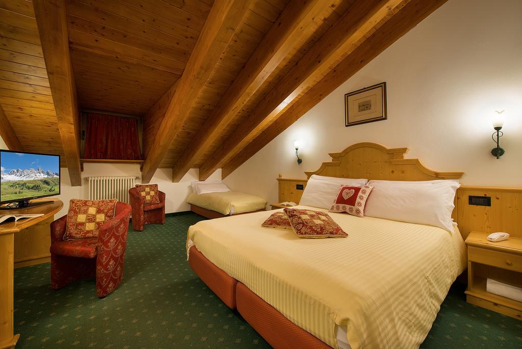 Hotel Cristallo Passo San Pellegrino Camera foto