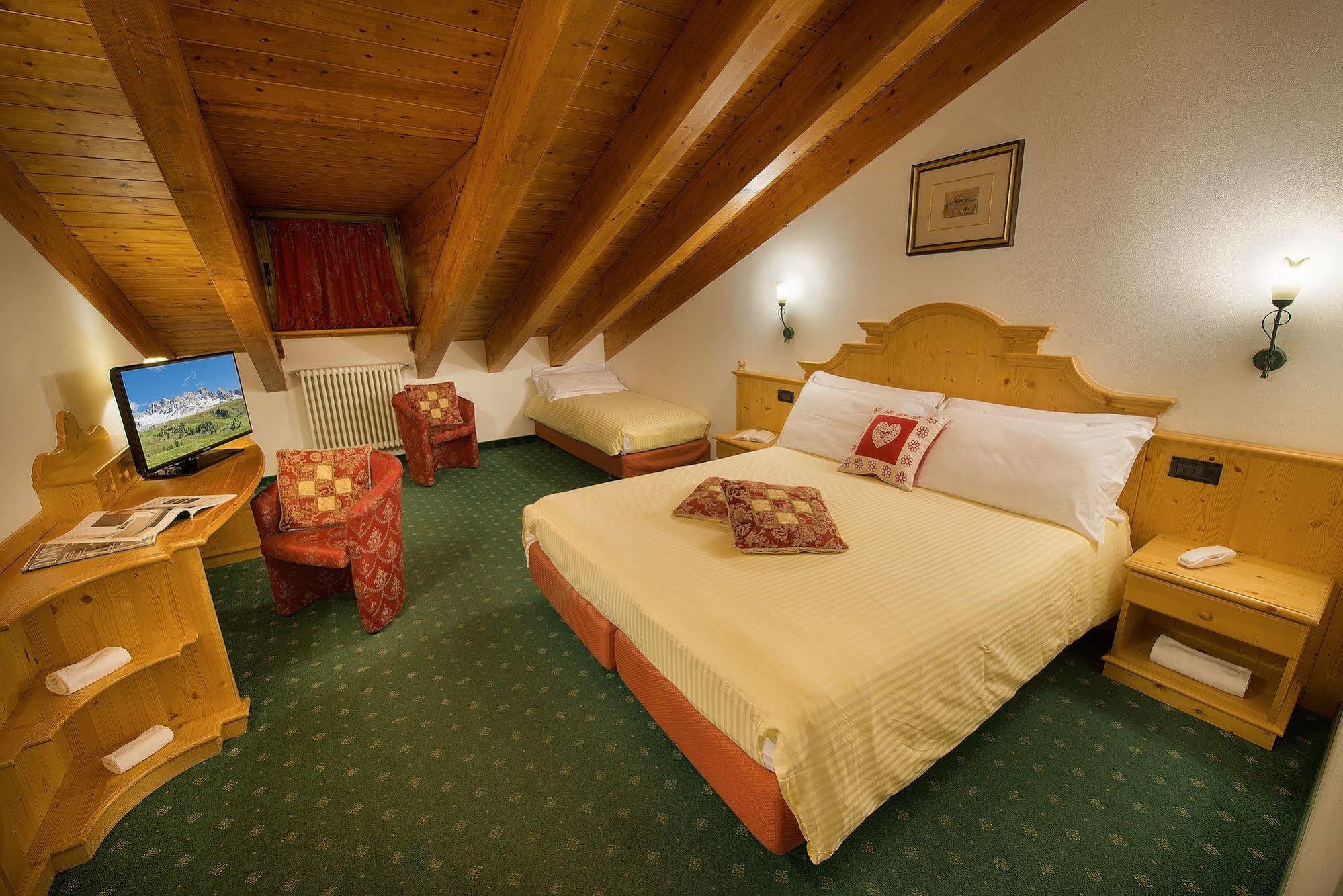 Hotel Cristallo Passo San Pellegrino Esterno foto