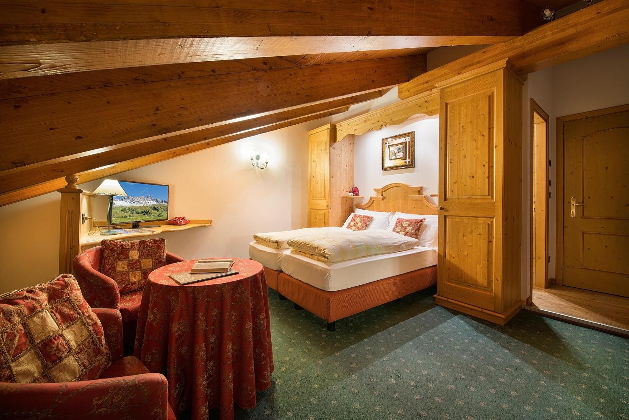 Hotel Cristallo Passo San Pellegrino Esterno foto